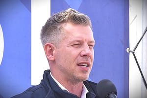 magyar péter szegeden - szokodi academy media Magyar Péter miniszterelnök szegedi kampánykörútján, ahol a helyi polgárokkal és támogatókkal találkozik.